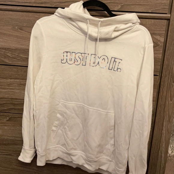 Nike Tops - Nike Sweatshirt